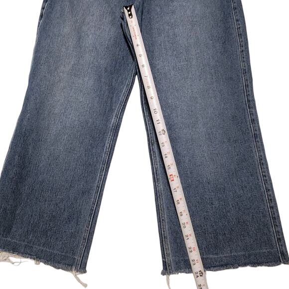 Hollister Ultra High Rise Baggy Jeans Medium Wash Raw Hem Womens Size 4 - Picture 9 of 10